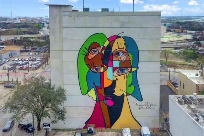 property at 915 Franklin St