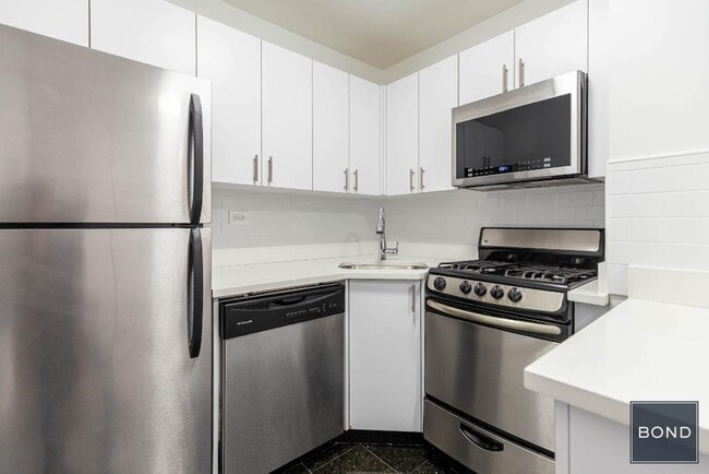145 E 16th St in New York, NY - Building Photo - Building Photo