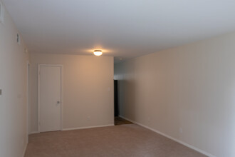 108 Ephesus Church Rd, Unit 512 in Chapel Hill, NC - Foto de edificio - Building Photo