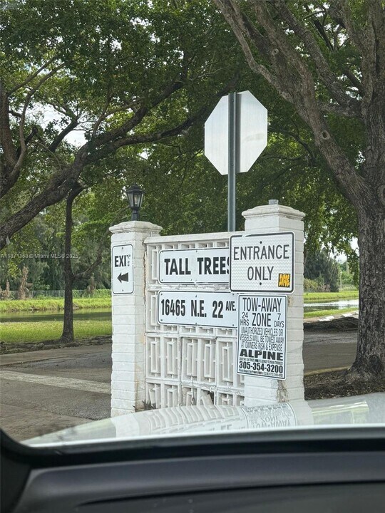 16465 NE 22nd Ave in Miami, FL - Foto de edificio