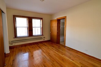 543 W Wellington Ave in Chicago, IL - Building Photo - Building Photo