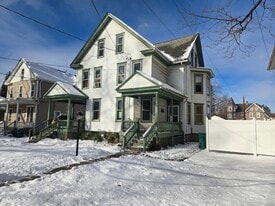 146 Analomink St in East Stroudsburg, PA - Building Photo