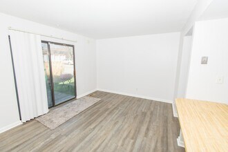 7654 Whitcomb St, Unit D in Merrillville, IN - Building Photo - Building Photo