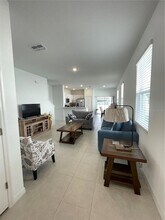 10211 Trumpet Honeysuckle Wy in San Antonio, FL - Foto de edificio - Building Photo