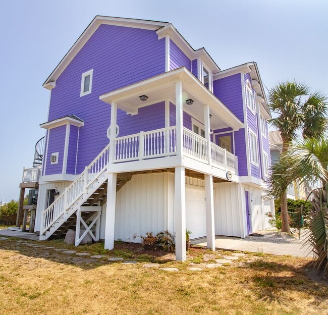property at 837 Fort Fisher Blvd S