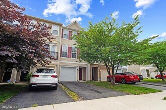 15728 John Diskin Cir in Woodbridge, VA - Building Photo - Building Photo