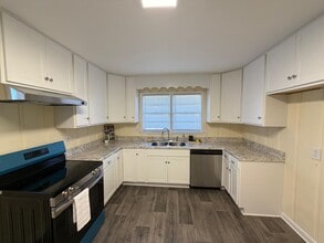 3211 Meridian St N in Huntsville, AL - Building Photo - Building Photo