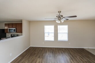 1316 Hazelnut Dr in Fort Worth, TX - Foto de edificio - Building Photo