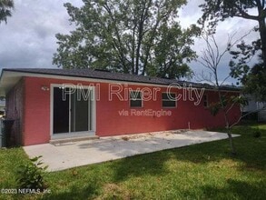7819 Lisa Dr E in Jacksonville, FL - Building Photo - Building Photo