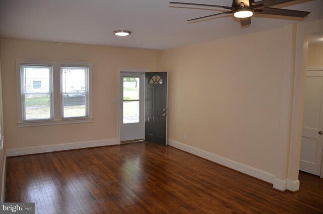 6912 Mackson Dr in Temple Hills, MD - Foto de edificio - Building Photo