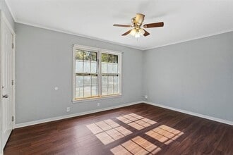 210 W Willingham St in Cleburne, TX - Foto de edificio - Building Photo