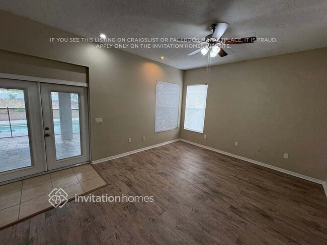 4505 Bedford Ct E in Bradenton, FL - Foto de edificio - Building Photo