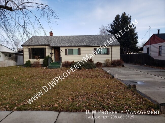 property at 624 W Linden St