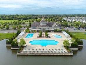 The Harbours Apartments in Clinton Township, MI - Foto de edificio - Building Photo
