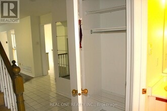 2550 Thomas St in Mississauga, ON - Building Photo - Building Photo