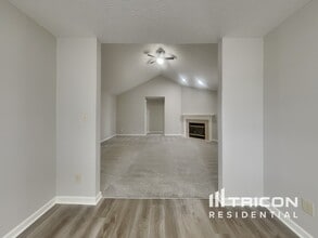 910 S Shore Ct in Franklin, IN - Building Photo - Building Photo
