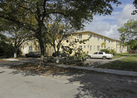 Hampton Green Apartments in North Miami, FL - Building Photo - Building Photo