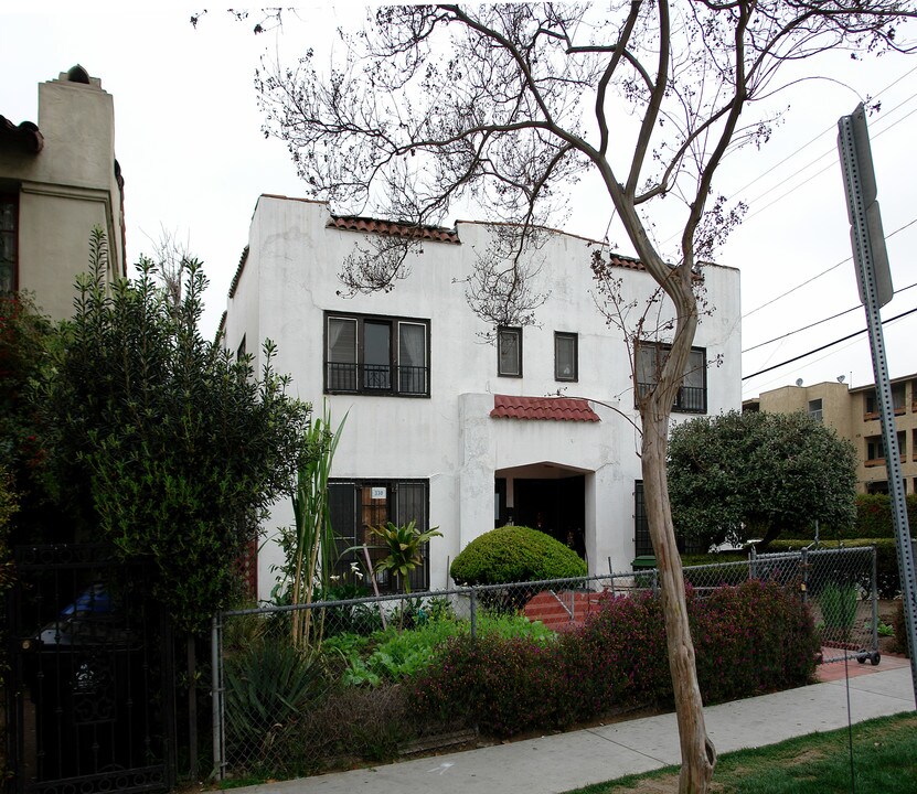 339 N Heliotrope Dr in Los Angeles, CA - Building Photo