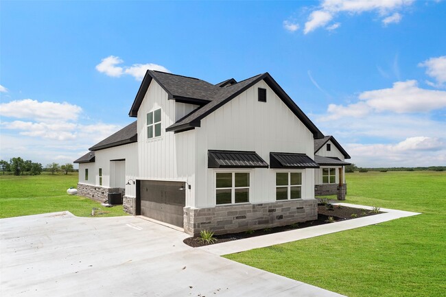 413 Chuckwagon Trail in Angleton, TX - Building Photo - Building Photo