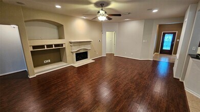 5650 Horseshoe Falls in Missouri City, TX - Building Photo - Building Photo