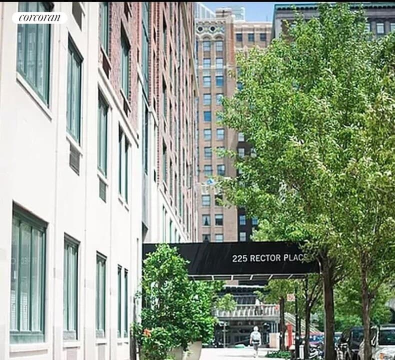 225 Rector Pl in New York, NY - Building Photo