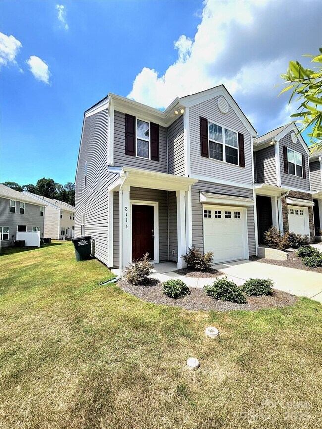 8114 Murray Br Dr in Charlotte, NC - Building Photo - Building Photo