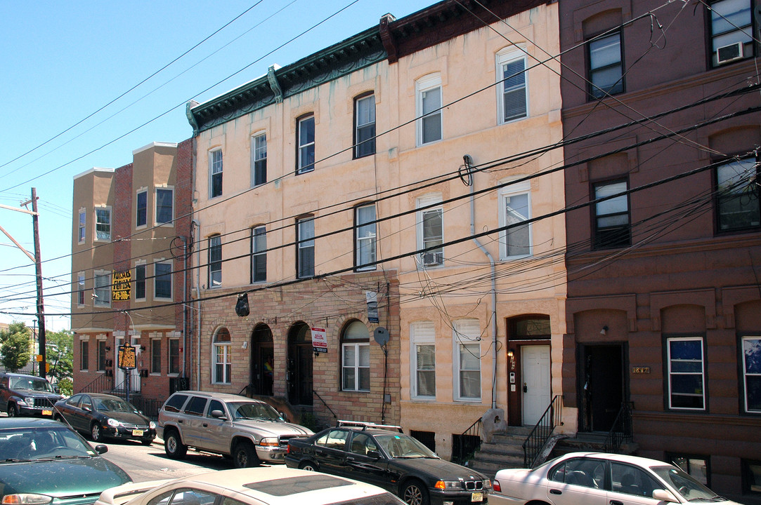 1851 N 17th St in Philadelphia, PA - Building Photo