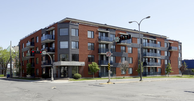 375 Décarie in Montréal, QC - Building Photo - Primary Photo