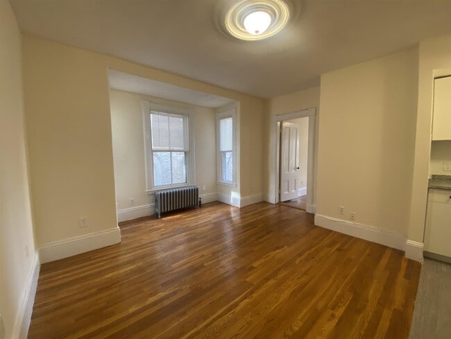 379 Harvard St, Unit 3 in Cambridge, MA - Foto de edificio - Building Photo