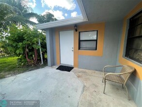 2160 NE 1st Ave in Pompano Beach, FL - Building Photo - Building Photo