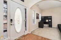 513 Crimson Ridge Dr photo'