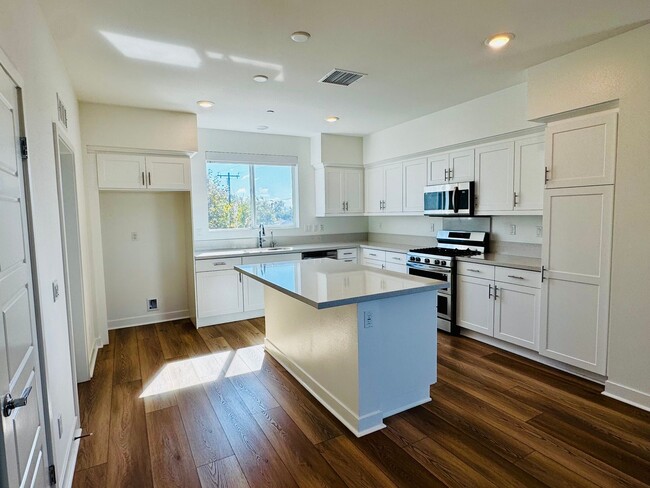 1073 Sage Ln in Gardena, CA - Building Photo - Building Photo