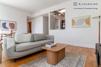 130 W 15th St in New York, NY - Building Photo - Building Photo