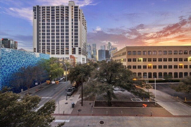507 Sabine St, Unit 305 in Austin, TX - Building Photo - Building Photo