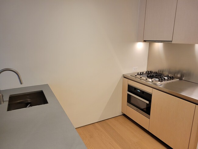 251 W 14th St, Unit 4C in New York, NY - Building Photo - Building Photo