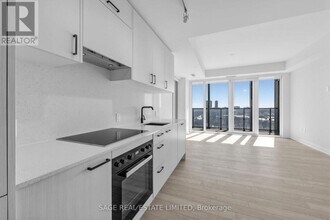 1 Quarrington Lane in North York, ON - Building Photo - Building Photo