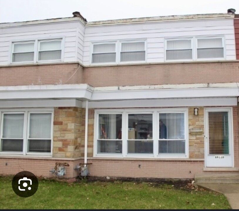 8811 N Washington St, Unit F in Niles, IL - Foto de edificio