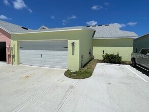 261 Gypsy Palace Ln in Daytona Beach, FL - Building Photo - Building Photo