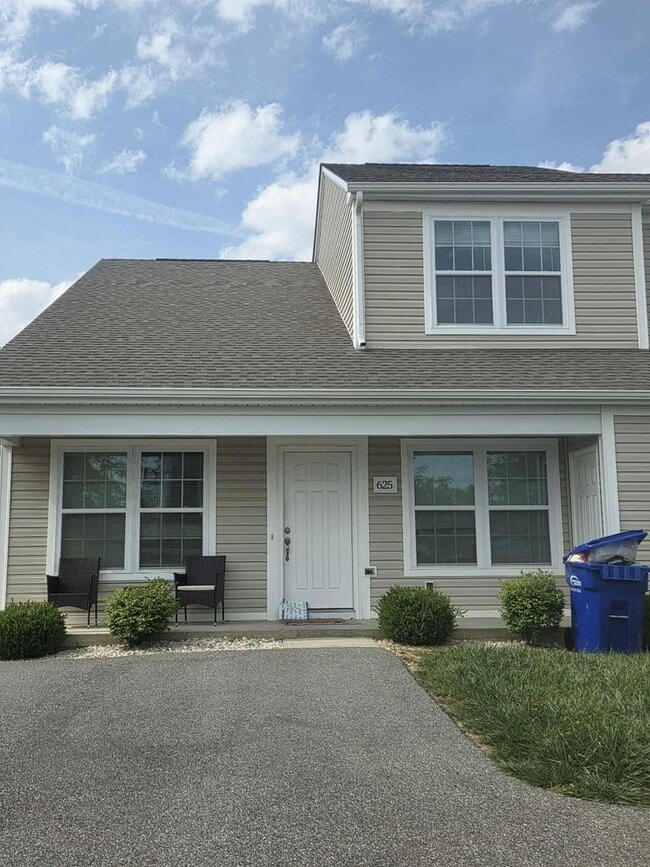 property at 625 Pin Oak Dr NW