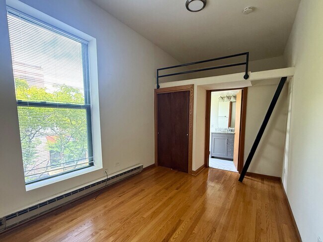 property at 611 W Briar Pl