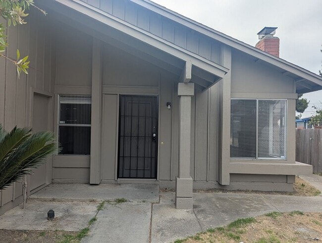 7055 Gunzan St in San Diego, CA - Building Photo - Building Photo