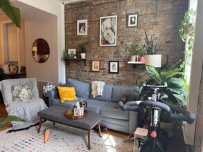 2138 W Webster Ave, Unit 1F in Chicago, IL - Foto de edificio - Building Photo