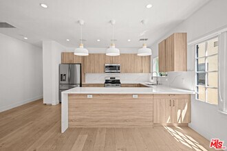 424 N Gardner St in Los Angeles, CA - Building Photo - Building Photo