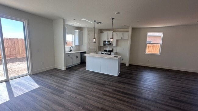 13061 Rosedale Hwy in Bakersfield, CA - Building Photo - Building Photo