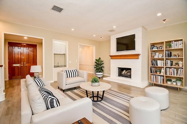 property at 4 Bayou Pointe Dr