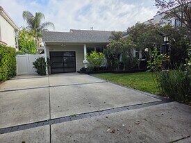 15019 Otsego St in Los Angeles, CA - Building Photo