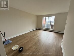 105 Tia Dr in Hamilton, ON - Building Photo - Building Photo