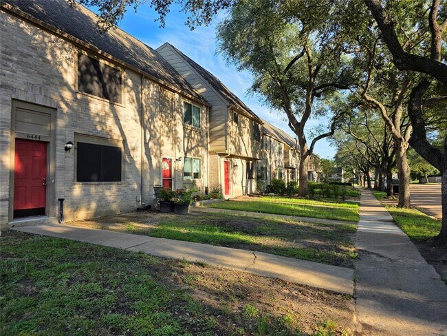 6444 Kentwick Dr in Houston, TX - Foto de edificio - Building Photo