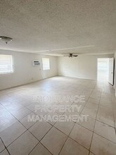 1125 W 28th St in Riviera Beach, FL - Foto de edificio - Building Photo