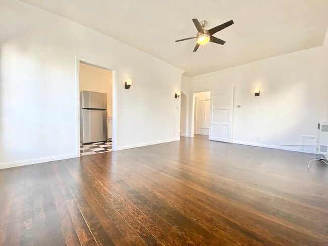 property at 401 N Genesee Ave